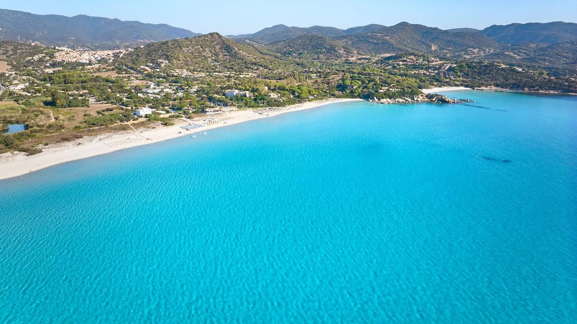 Vicino a Cala Sinzias: 5 Hotel Mare a Confronto