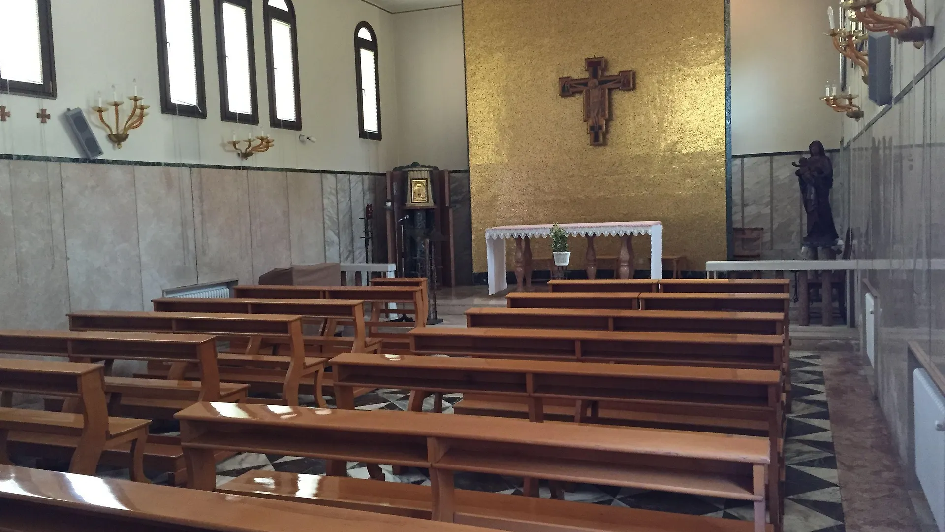 Soggiornare vicino al Cimitero di San Michele: 5 Hotel Centrali a Confronto