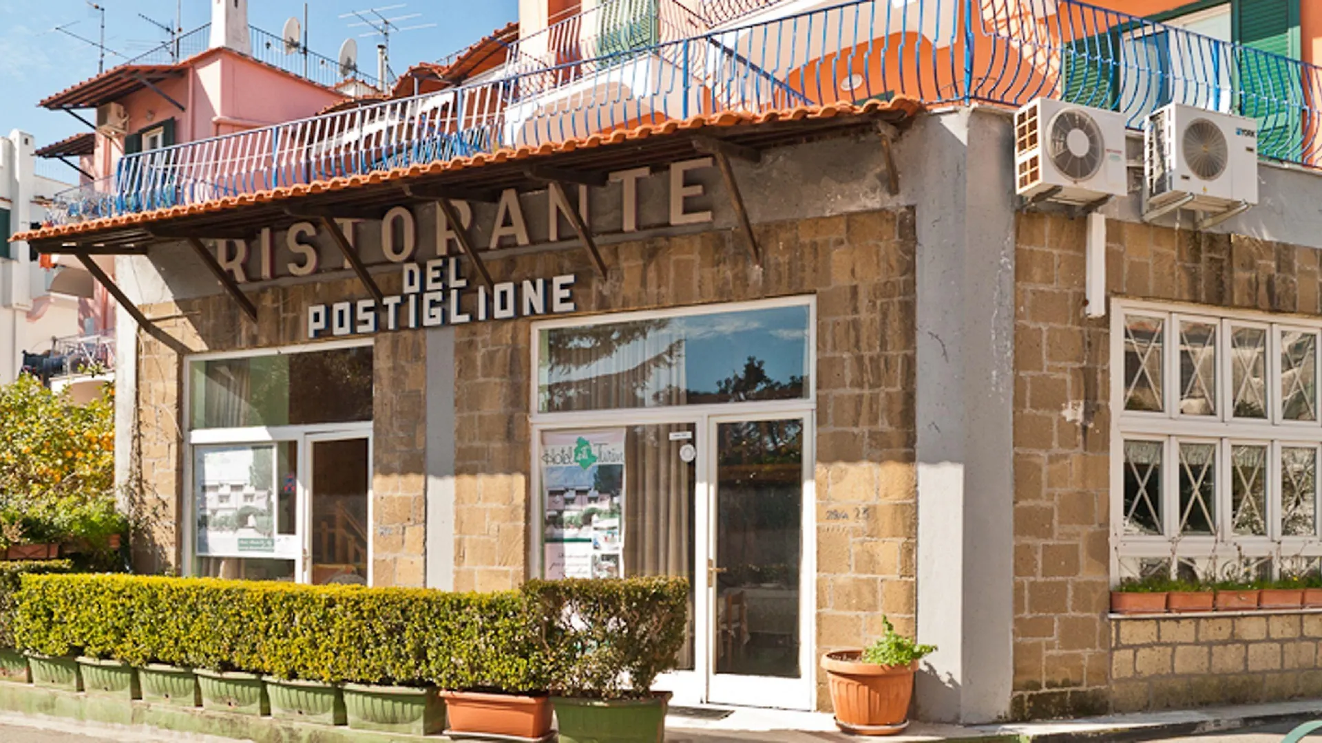 Soggiornare a Ischia Porto: 14 Hotel Centrali a Confronto
